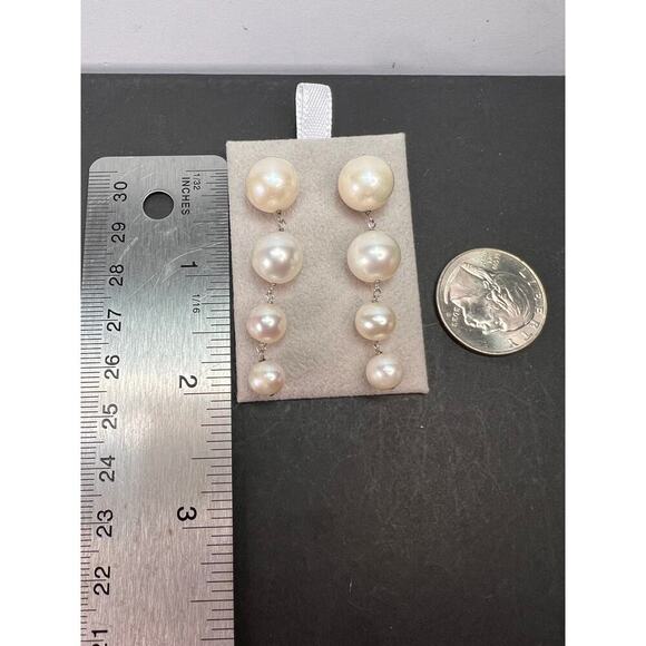 Graduated dangling pearl earrings in sterling silver - Picture 7 of 11